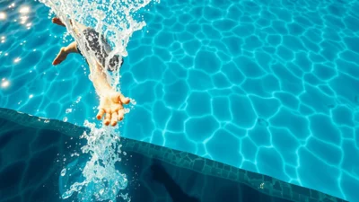 Sen o skákání do bazénu